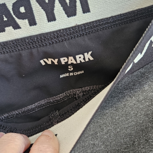 IVY PARK cropped black leggings Women's Small Beyonce Athleisure Athletic Sporty - Picture 2 of 4